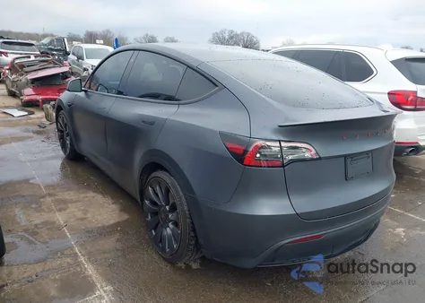 2022 Tesla Model Y Performance Dual Motor All-Wheel Drive z USA, uszkodzony, nr VIN 7SAYGDEF7NF535485